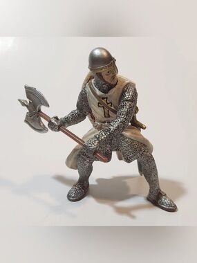 NWT Schleich World of Knights  Foot Soldier with Battle Axe 70036 - RETIRED